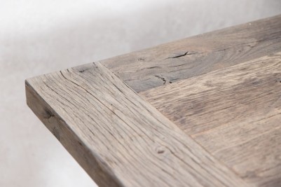 reclaimed-oak-table-corner